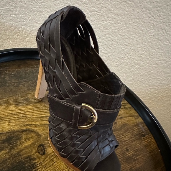 Gorgeous Sergio Rossi Heels - Picture 2 of 7